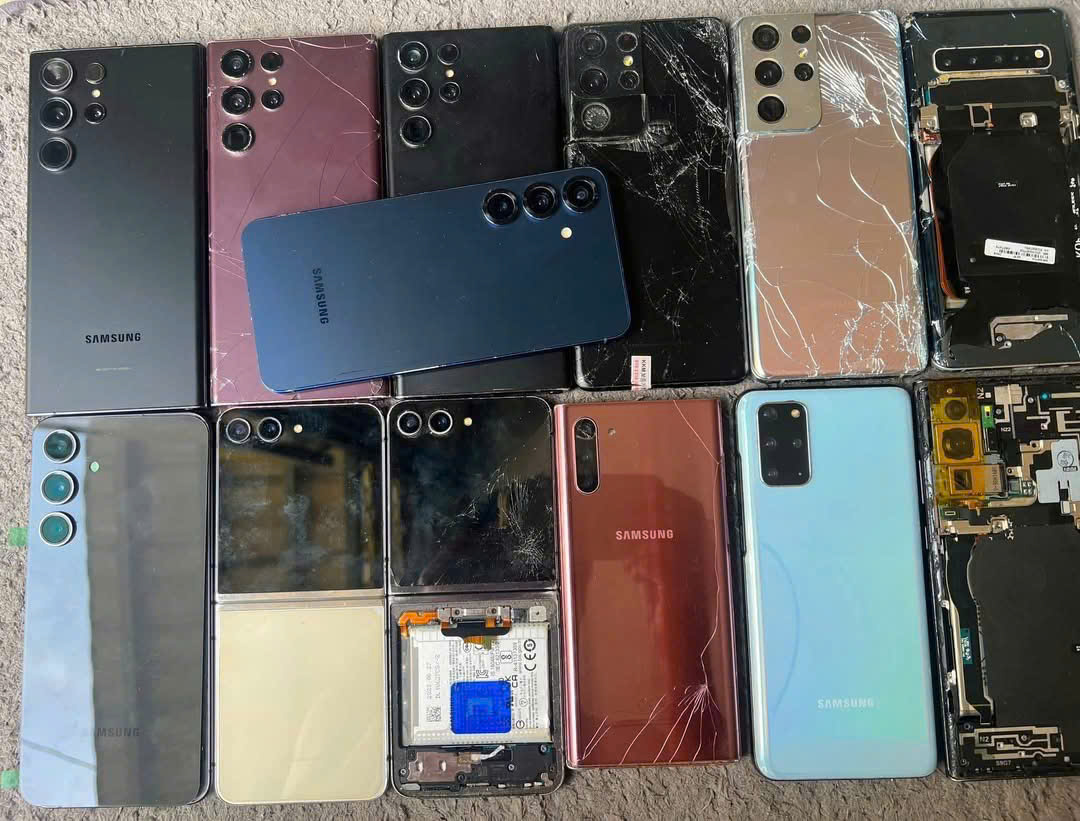 Điện thoại samsung cũ và hư hỏng